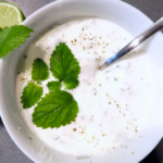 Joghurt-Dip mit Minze und frischen Limettensaft
